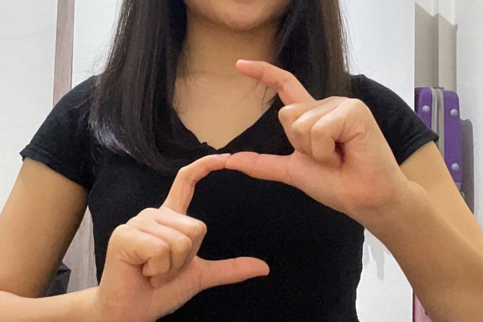 Gesture huruf S